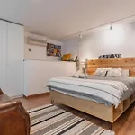 175M Trendy Loft In Luxury District With Premium Amenities