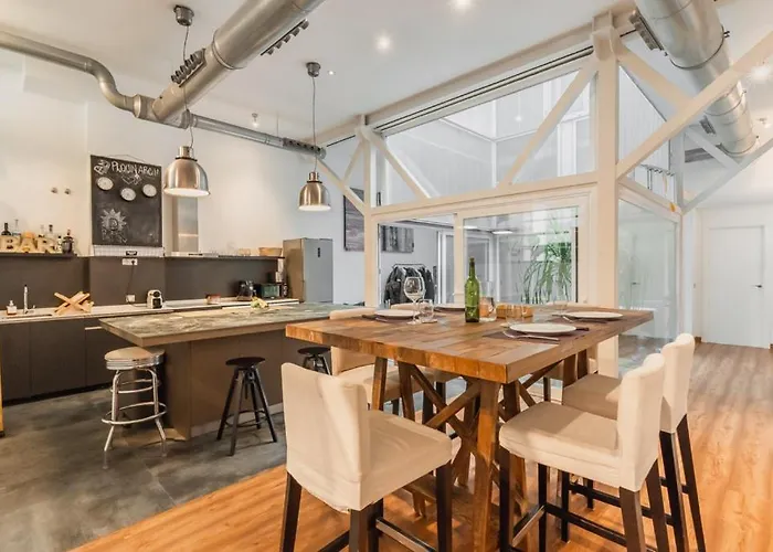 175M Trendy Loft In Luxury District With Premium Amenities